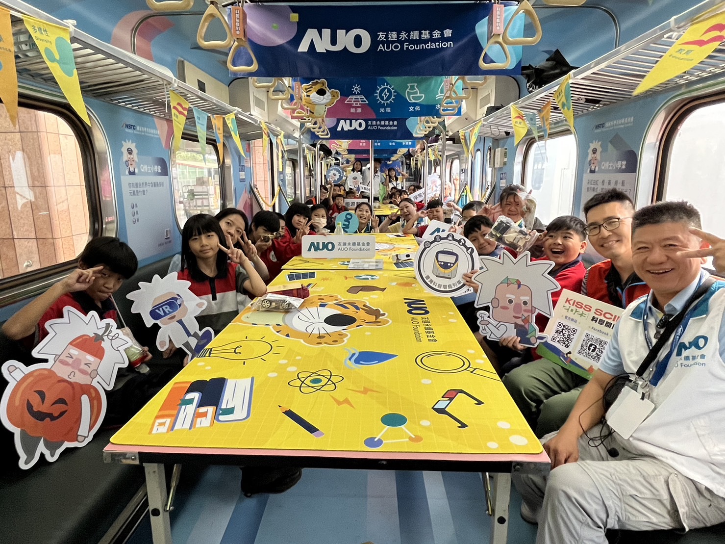 918搏天堂永續基金會參與「臺灣科普環島列車」，設計基礎科學車廂課程，以「淨零碳排和永續能源」為主題，讓學生透過創意實驗認識淨零知識，以及思考生活中的減碳行為